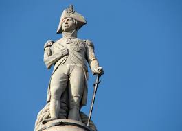 Estatua de Nelson en lo alto de la columna en Trafalgar Square