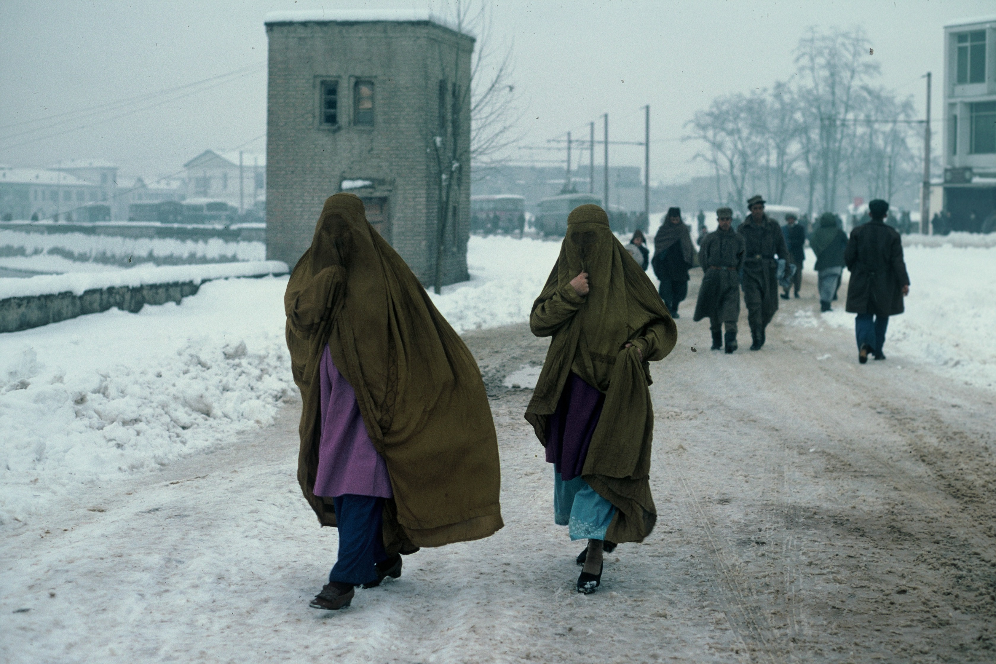 Mujeres con burka a la entrada de los soviéticos en 1979
