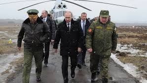 Putin, acompañado de altos mandos militares