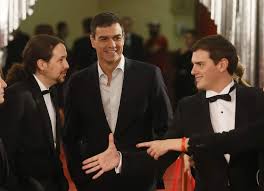Pedro sánchez rodedo de Pablo Iglesias y Albert Rivera en la gala de los Goyas