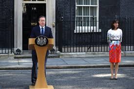 David Cameron, junto a su señora, anunciando que dimite como primer ministro como consecuencia del Brexity. 