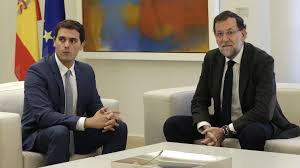 Mariano Rajoy y Albert Rivera intentan desbrozar el camino para una posible investidura en las próximas fechas.