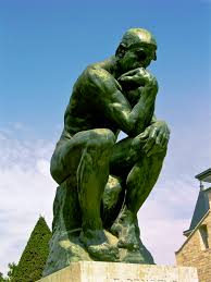 Escultura de Auguste Rodin, el Pensador, en el museo Rodin de París  