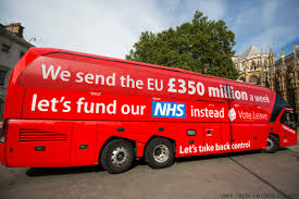 Un autobús de la campaña del Brexit con el slogan de una gran mentira que fue considerada un error el dia mismo del escrutinio.