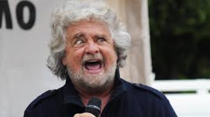 Beppe Grillo, payaso y populista italiano que contibuyó a la derrota de Renzi en el referéndum