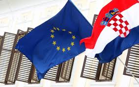 Las banderas de la Unión Europea y Croacia en Zagreb