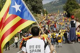 Cadena humana festiva en la Diada de 2013