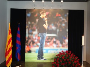 Fotografia de Tito Vilanova presidiendo el duelo en el Camp Nou