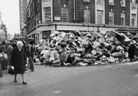 Imagen de una calle de Londres en las huelgas de basureros de 1979