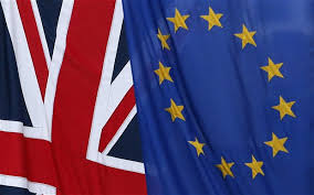 La bandera británica y la europea