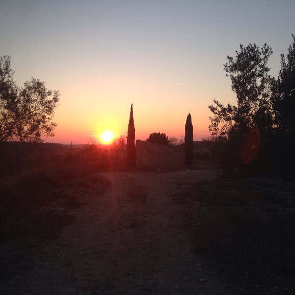 Posta de sol en un dia fred els últims dies d'un hivern estrany