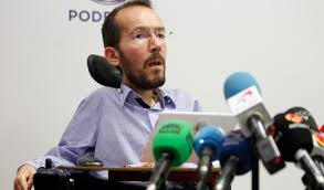 Pablo Echenique, secretario de organización de Podemos, en el momento de anunciar los resultados de la consulta a los afiliados