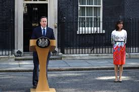 David Cameron, junto a su señora, anunciando que dimite como primer ministro como consecuencia del Brexity.