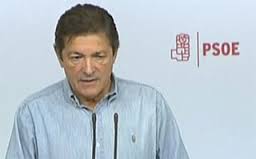 Javier Fernández, presidente de la Gestora, en el momento de anunciar el resultado de la votación.
