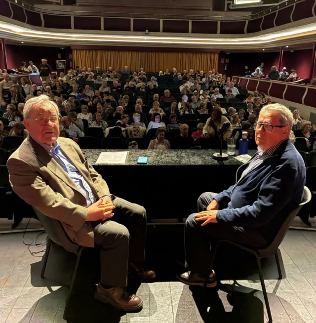 Conferència a l’Ateneu de Tàrrega organitzada per l’aula d’Extensió Universitària de Tàrrega. Una gran concurrència. Sobre “Europa davant la victòria de Trump”.
